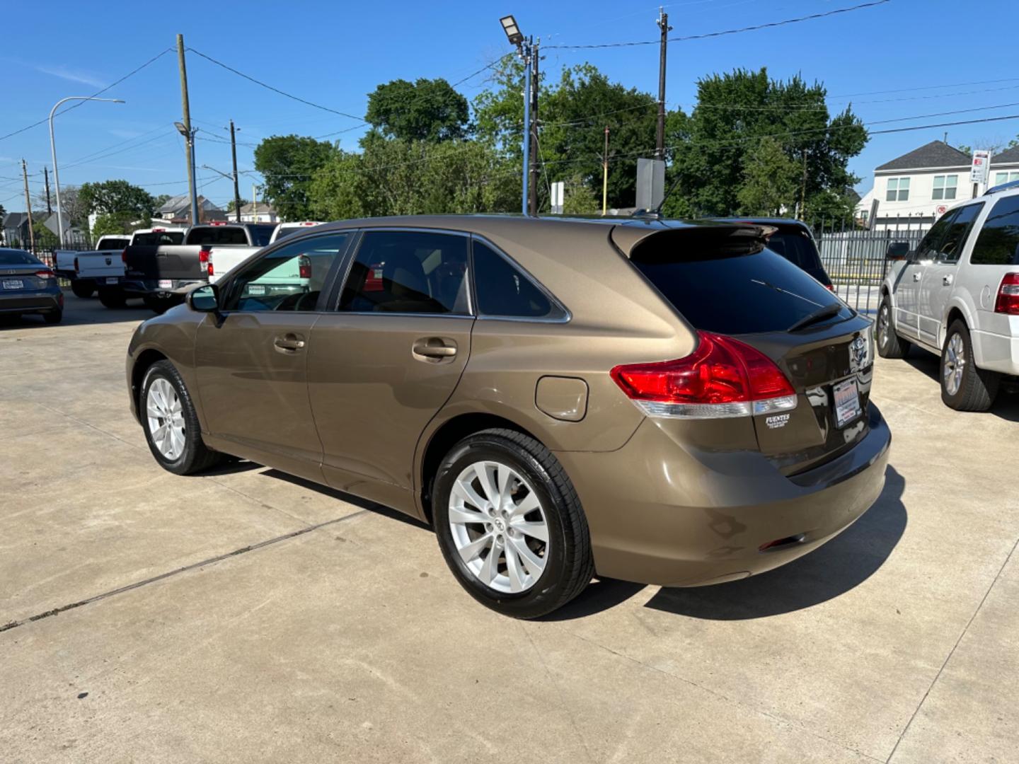2011 Brown /Tan Toyota Venza Base (4T3ZA3BBXBU) with an 2.7L engine, Automatic transmission, located at 1501 West 15th St., Houston, 77008, (713) 869-2925, 29.797941, -95.411789 - Photo#3